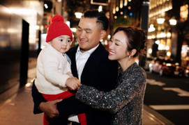 Vợ chồng Chi Bảo đưa con trai dạo phố Nhật Bản