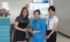 Nhân viên vệ sinh sân bay trả lại kim cương hơn nửa tỷ đồng cho khách