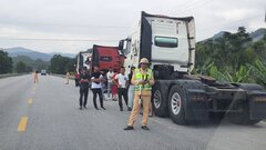 Đoàn rước dâu bằng 50 xe đầu kéo bị CSGT tạm giữ giấy tờ
