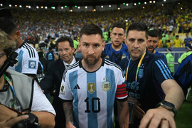 CĐV Brazil, Argentina đánh nhau, Messi bất lực bỏ vào phòng nghỉ