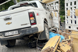 Tây Ninh: Ô tô tông chết người phụ nữ đang dừng xe chờ đèn đỏ