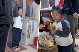 Bé gái 5 tuổi giả làm cô giáo mầm non gây sốt mạng