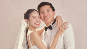 HLV Troussier tặng quà cưới đặc biệt cho Đoàn Văn Hậu