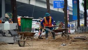 Chủ cửa hàng than trời trước điệp khúc đào xới vỉa hè dịp cuối năm ở Hà Nội