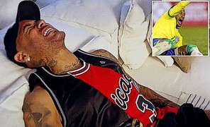 Neymar la hét, vật vã sau ca phẫu thuật đầu gối