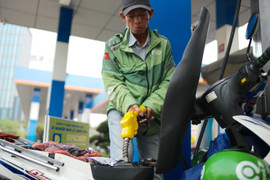 Đổ lẫn xăng RON92 và RON95 vào xe có gây hại?