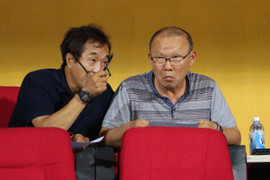 CLB TP.HCM không ưu tiên bộ đôi Park Hang Seo, Lee Young-jin