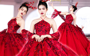 Hoa hậu Đỗ Thị Hà đẹp kiêu kỳ khi hóa nàng đào nương