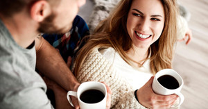 Uống cà phê có bị nổi mụn?