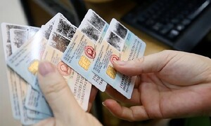 Việc thu thập mống mắt để làm thẻ căn cước được thực hiện thế nào?