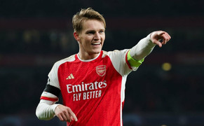 Arsenal giành quyền vào vòng 1/8 Cúp C1