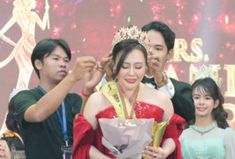 Phan Kim Oanh bật khóc khi được bổ nhiệm thêm một nhiệm kỳ hoa hậu