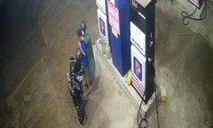 Truy nã kẻ cầm liềm kề cổ, cướp tài sản của nhân viên cây xăng ở Quảng Nam