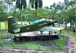 Sân bay đầu tiên ở nước ta được xây dựng tại tỉnh nào?