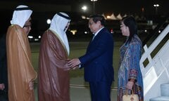 Thủ tướng và Phu nhân đến Dubai bắt đầu chuyến công tác tham dự Hội nghị COP28
