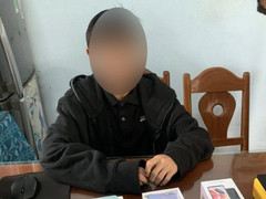 'Đạo chích' trèo lên mái nhà, phá hủy la phông đột nhập cửa hàng điện thoại