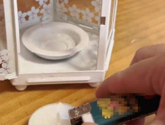 Mở món quà vợ được tặng khi tốt nghiệp, chồng bất ngờ phát hiện bí mật