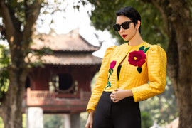 Siêu mẫu Xuân Lan đón gió lạnh đầu đông với áo chần bông