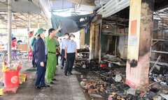 Cháy chợ lớn nhất huyện miền núi: Bí thư TT-Huế chỉ đạo nóng tại hiện trường