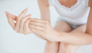 Cách giúp da tay mềm mịn tránh khô, nứt nẻ