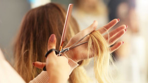 Cắt tóc định kỳ bao lâu một lần để có mái tóc khoẻ đẹp?