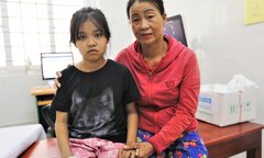 Câu hỏi quặn lòng của bé gái 9 tuổi mắc bệnh xơ gan, sự sống mong manh