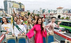Trương Ngọc Ánh cùng dàn thí sinh Hoa hậu Trái đất 2023 khoe sắc với áo dài
