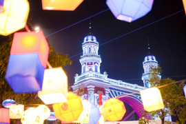 Choáng ngợp với 'bữa tiệc' ánh sáng về đêm tại phố Hàn K-Town