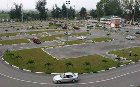 Phí đào tạo bằng lái xe ô tô hạng B2 tại Hà Nội hơn 15 triệu đồng