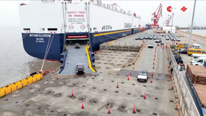 Trung Quốc vận hành siêu tàu chuyên chở ô tô