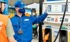 Giá xăng giảm gần 700 đồng/lít