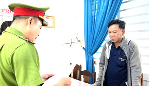 Khởi tố tài xế container chống đối, lao xe vào cảnh sát giao thông