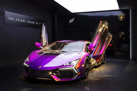 Siêu xe triệu đô Lamborghini Revuelto sơn màu thủ công độc nhất thế giới