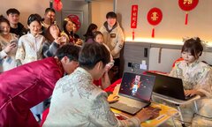 Cặp đôi gây sốt mạng khi biến lễ cưới thành cuộc thi chơi game