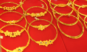 Giá vàng hôm nay 9/12: Bất ngờ ‘rơi tự do’