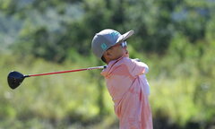 Golfer nhí đánh dưới số gậy chuẩn ở bảng U9 VGA Junior Tour Final Leg