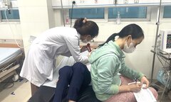 Gần 30 học sinh nhập viện sau khi ăn thạch 'lạ': Phòng GD&ĐT chỉ đạo nóng