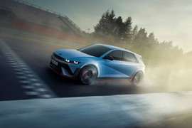 Vì sao phanh xe điện cứng, chậm hơn xe xăng?