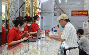 Giá vàng giảm trong phiên giao dịch cuối tuần