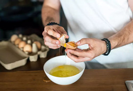 Ăn trứng sống có tăng cường sinh lý?