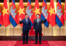 Chủ tịch Quốc hội Vương Đình Huệ hội kiến Thủ tướng Campuchia Hun Manet