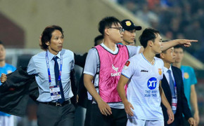 Làm xấu hình ảnh V.League, HLV Gong Oh-kyun và Văn Kiên bị đề xuất phạt nặng