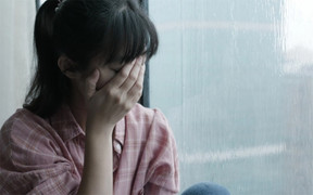 Nhìn mâm cơm chồng đãi bạn, tôi ứa nước mắt bế con về ngoại