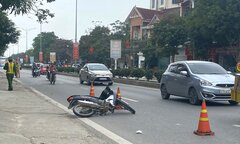 Kiểm tra nồng độ cồn, CSGT bị nam thanh niên lao xe máy vào người