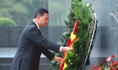 Thủ tướng Campuchia viếng Chủ tịch Hồ Chí Minh, tưởng niệm các Anh hùng Liệt sỹ