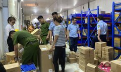 Kho hàng ở Bắc Ninh chứa hàng nghìn điện thoại, máy tính bảng nhập lậu