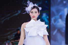 Bị đồn rút khỏi showbiz, Hoa hậu Đỗ Thị Hà nói gì?