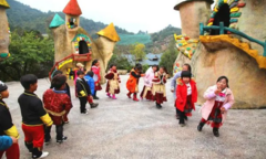 Làng người lùn bí ẩn ở Trung Quốc: Thế giới cổ tích ẩn trong rừng núi đời thực