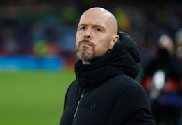 Bị loại khỏi Cúp C1, HLV Erik ten Hag vẫn khen Man Utd đá tốt