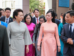 Hai Phu nhân Chủ tịch nước Việt Nam, Trung Quốc thăm Đại học Quốc gia Hà Nội